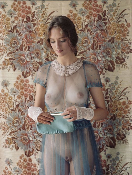 Облегающее платье на голое тело