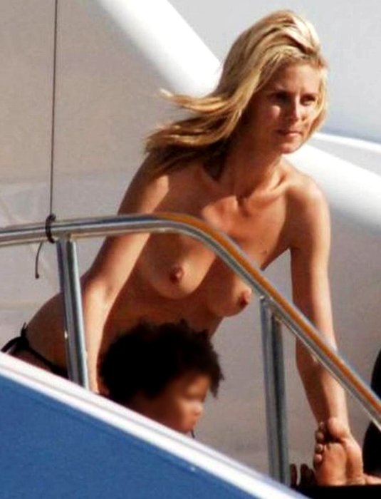 Знаменитости папарацци ню