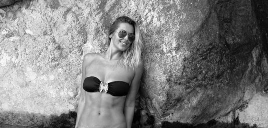 Яна Клочкова в купальнике