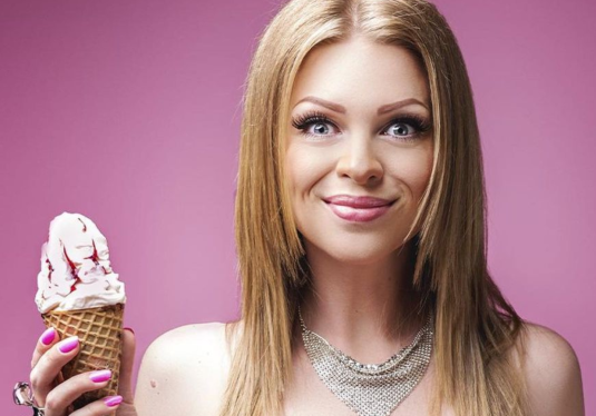 Актриса Яна Глущенко