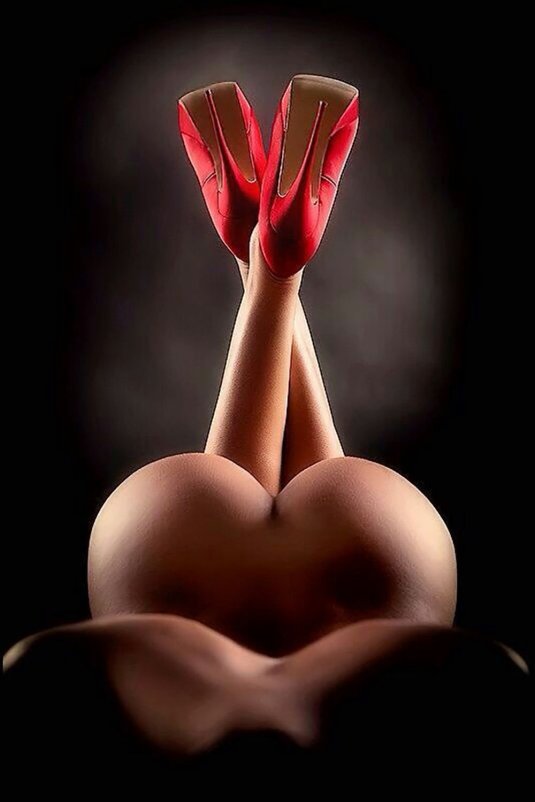 Попы в кружевных трусиках