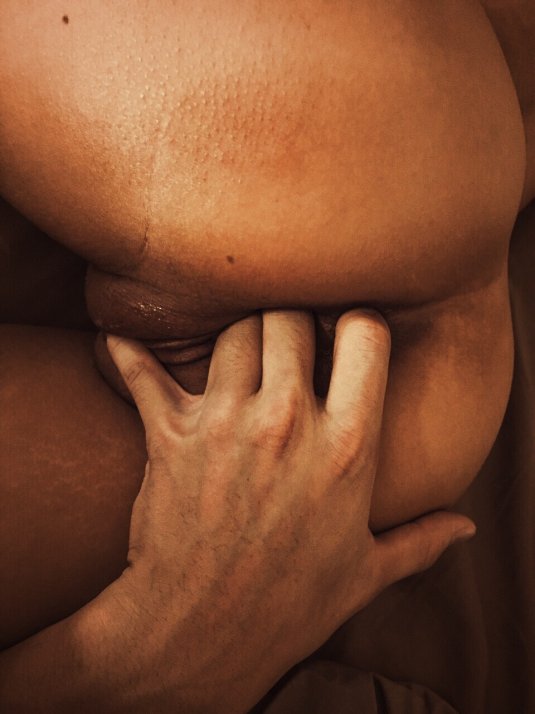 Эротический массаж вагины и ануса