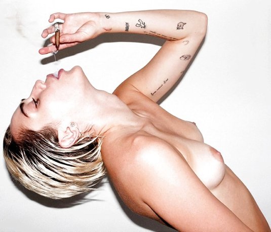 Майли Сайрус голенькая