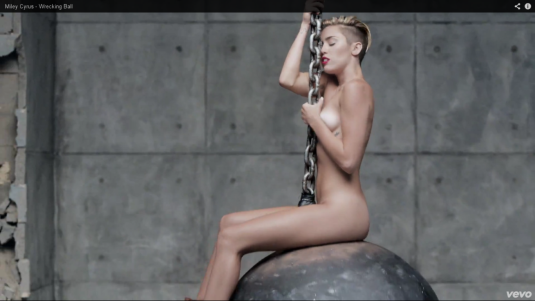 Майли Сайрус голая клитор