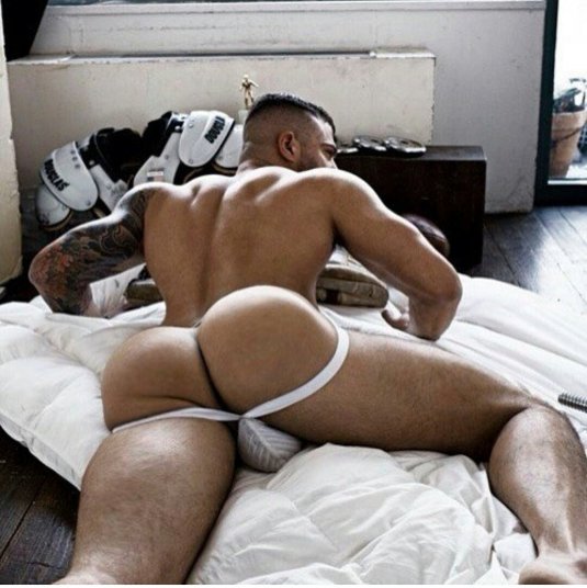 Шикарная мужская задница