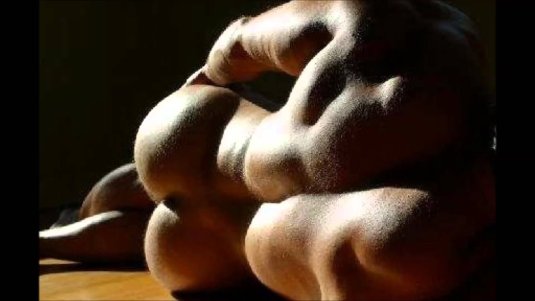 Красивая упругая мужская попка