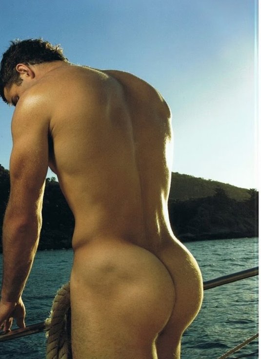 Красивые попки парней в трусиках