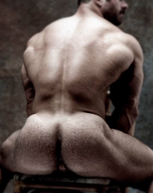 Красивая голая попа сзади