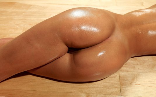 Огромные попки и киски в масле