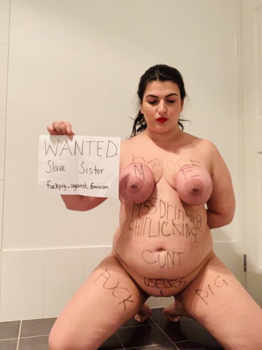 Голые толстые феминистки дома