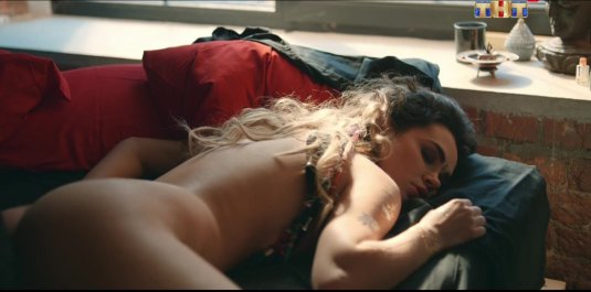 Яна Троянова голая в фильме Ольга