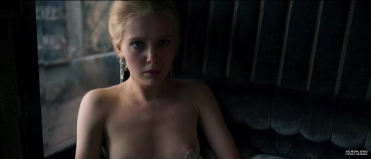Юлия Хлынина голая в фильме Дуэлянт