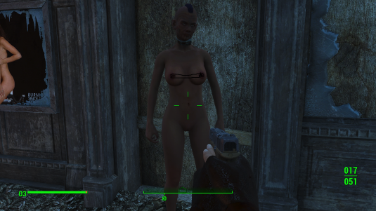 Голые манекенщицы на подиуме