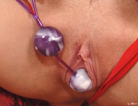 Девушки с игрушками во влагалище