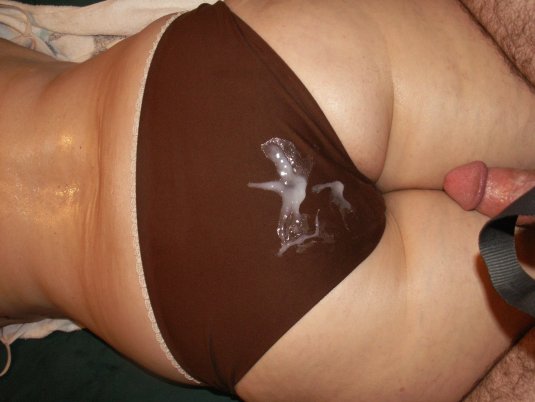 Девушка кончает в колготках