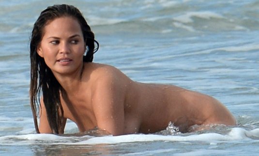 Крисси Тейген без Нижнего белья