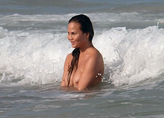 Крисси Тейген (Chrissy Teigen) ню