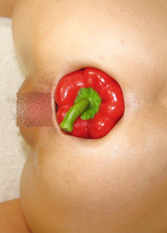 Запихнула перец в вагину