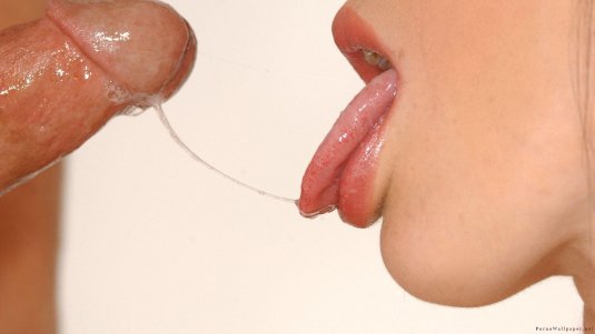 Кончил в рот и поцеловал