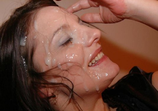 Обкончал лицо и одежду