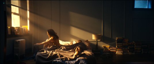 Эрика Кэмпбелл в белых носочках без трусов