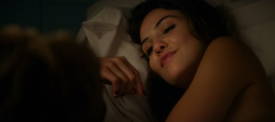 Дэни Дэниелс с раздвинутыми ногами