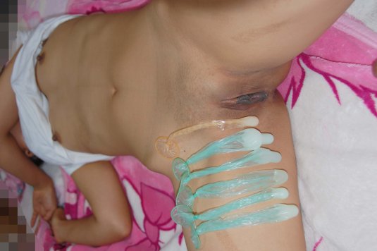 Кончает в презерватив девушка