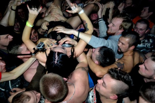 Девушки голышом на сцене