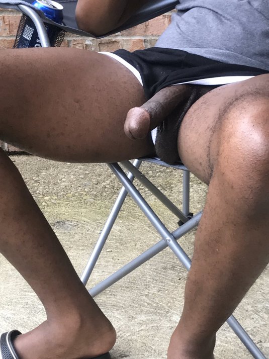 Парень засветил член на пляже