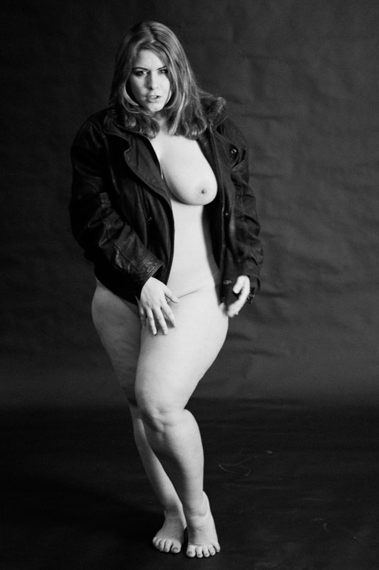 Голые телки размера плюс