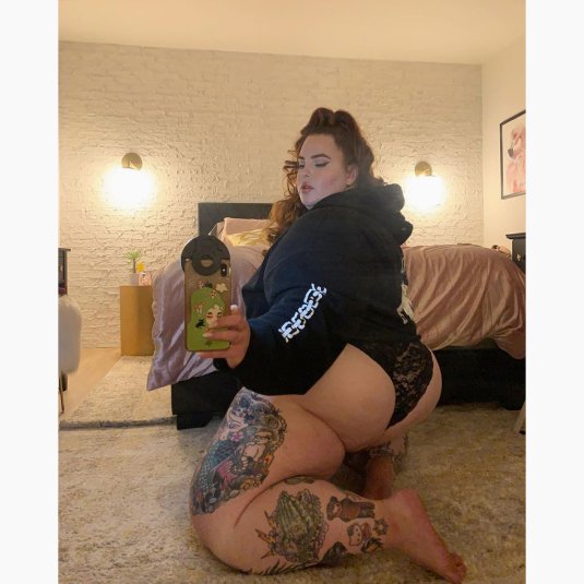 Тесс Холидей обнаженка