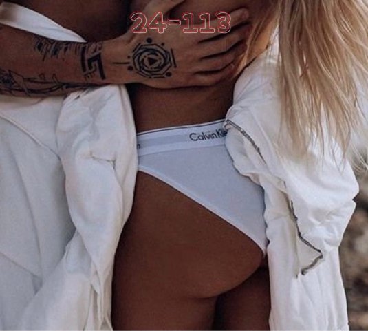Голая в трусах Кельвин Кляйн