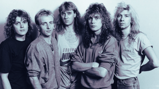 Майли Сайрус вагина на концерте