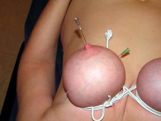 Прокалывание сосков бдсм