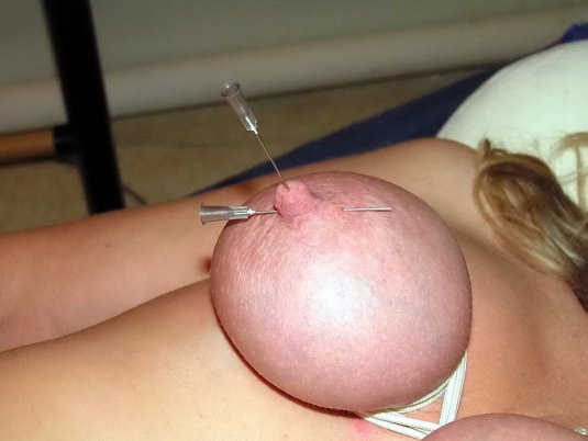 Молочные сиськи с пирсингом