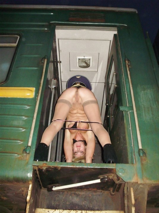 Амира Адара и Дэнни ди в поезде