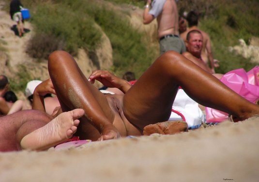 Скрытая камера на нуд пляже