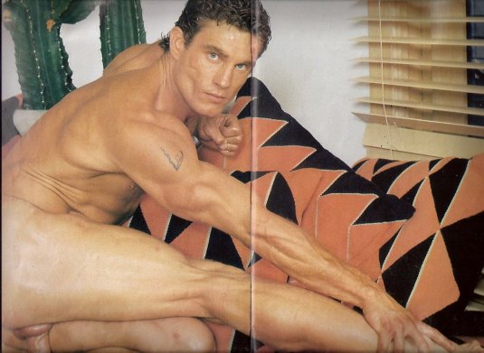 Порноактер с большим хуем