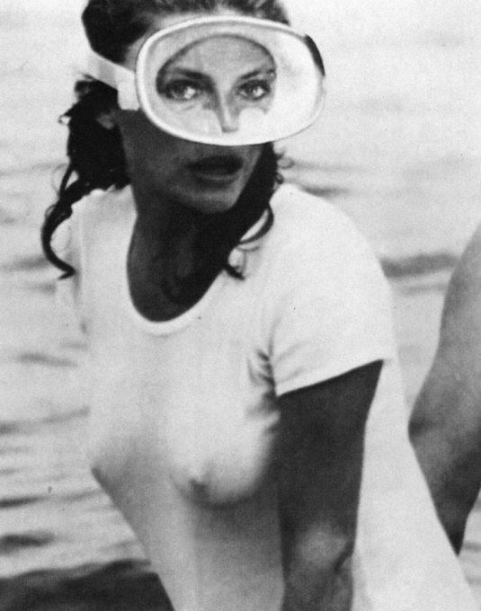 Жаклин Брукс с двумя членами