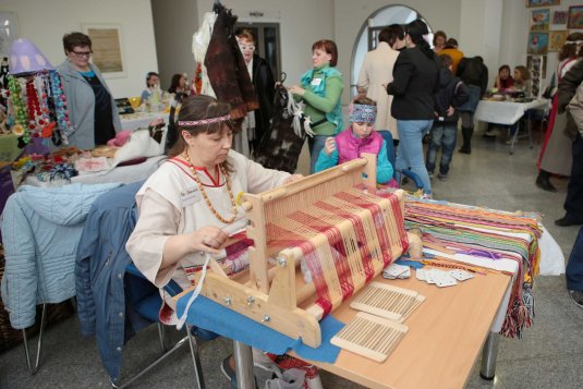 Картина древние русские рукодельницы