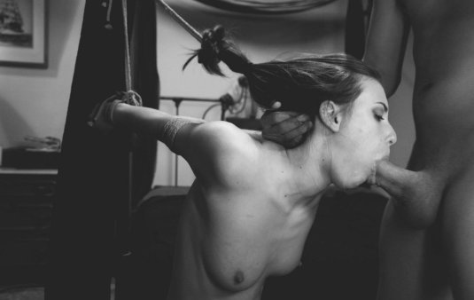 Красивый глубокий отсос