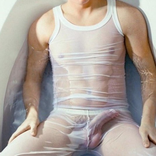 Голые парни в мокрых трусах