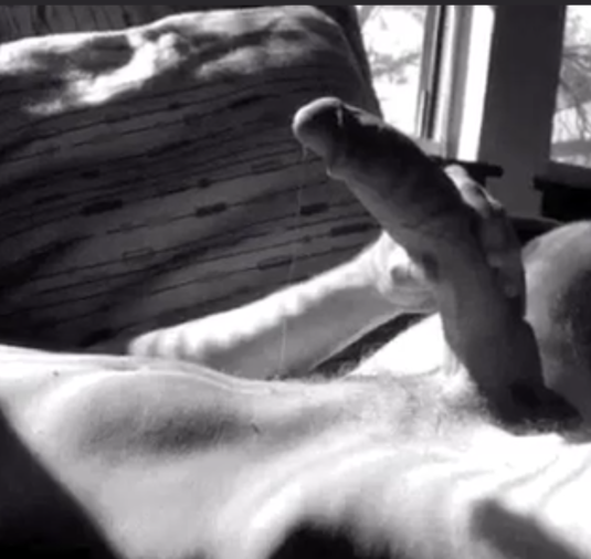 Красивая мужская мастурбация