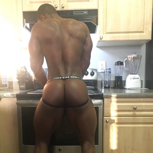 Накаченная мужская жопа