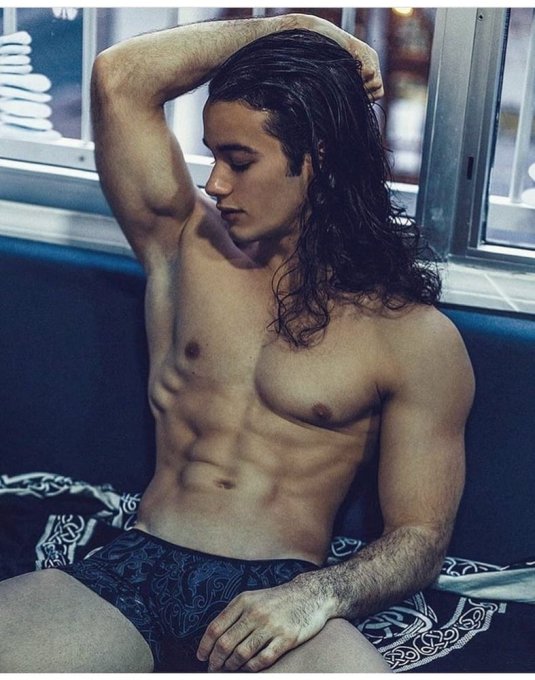 Голые Длинноволосые парни