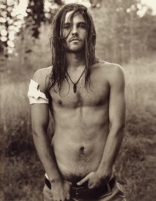 Голые мужчины с длинными волосами