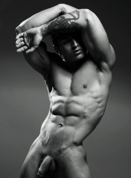 Накаченная мужская попа голая