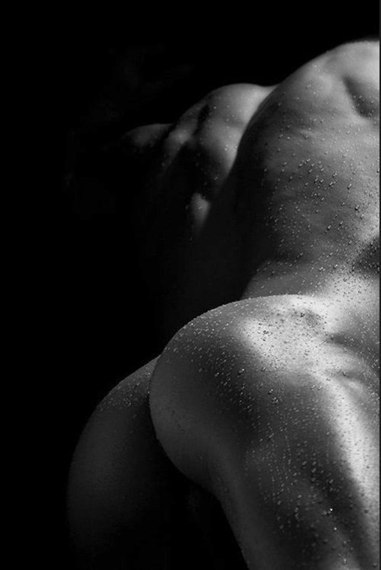 Красиваяммужская грудь