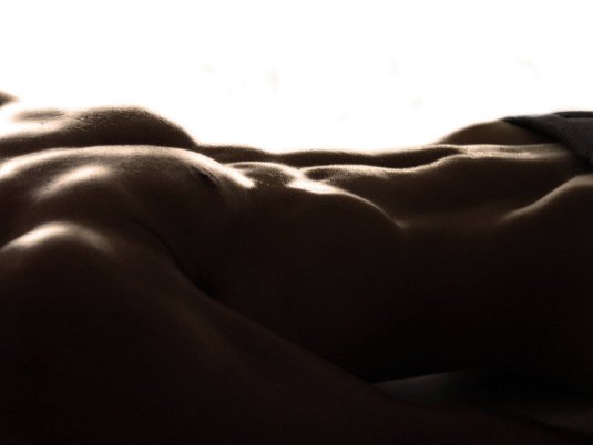 Красивое голое мужское тело