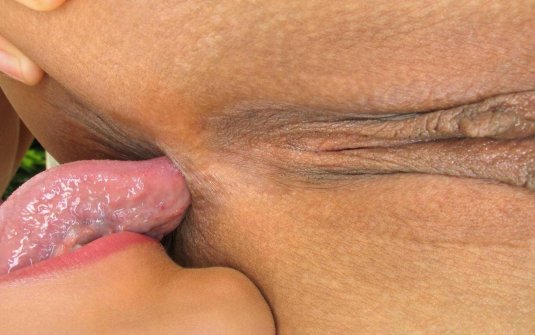 Голые женщины лижут анус